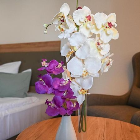 Hotel Novostar เกิตทิงเงน ภายนอก รูปภาพ