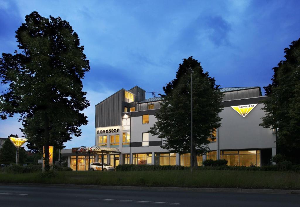 Hotel Novostar เกิตทิงเงน ภายนอก รูปภาพ