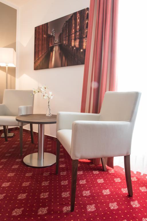 Hotel Novostar เกิตทิงเงน ภายนอก รูปภาพ