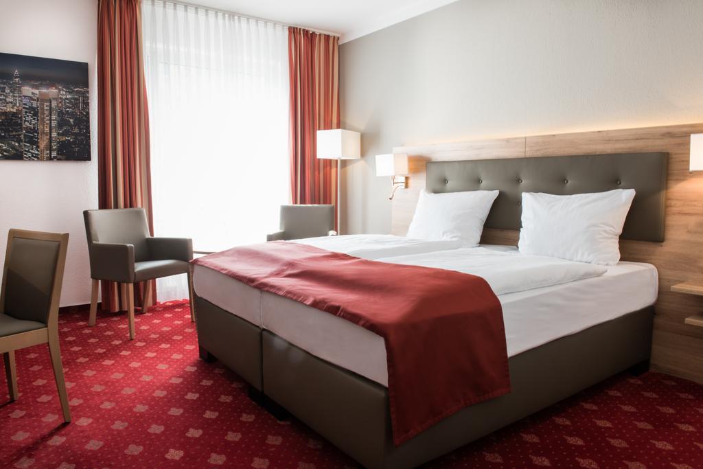 Hotel Novostar เกิตทิงเงน ภายนอก รูปภาพ