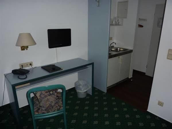Hotel Novostar เกิตทิงเงน ภายนอก รูปภาพ