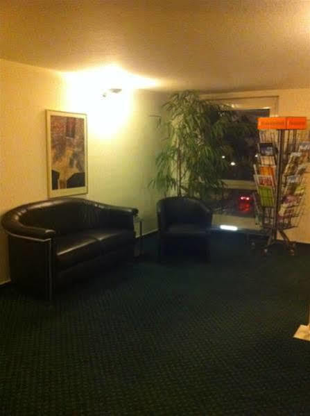 Hotel Novostar เกิตทิงเงน ภายนอก รูปภาพ