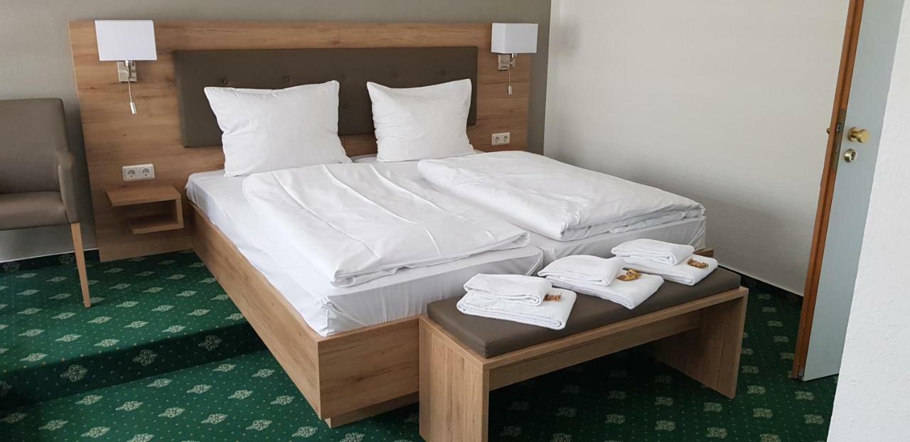 Hotel Novostar เกิตทิงเงน ภายนอก รูปภาพ