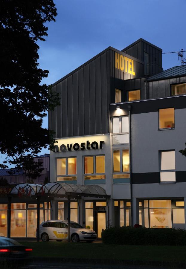 Hotel Novostar เกิตทิงเงน ภายนอก รูปภาพ